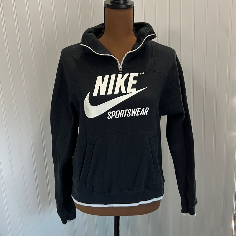 NWOT! Vintage Inspired Nike Sportswear Pullover! Size small